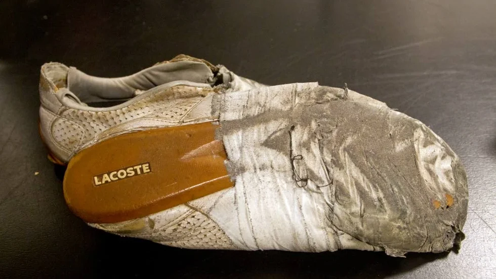 Inte är det många som spelar innebandy i ett par Lacoste av vårmodell.