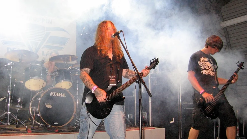 Rogga Johansson spelar i sex olika hårdrocksband,Paganizer är huvudbandet. De har nyligen släppt skivan As Sanity Dies. Matthias Fiebig, trummor, Rogga Johansson, sång och elgitarr och Martin Klasén, bas. Foto: Pernilla Karlsson