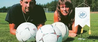 Firar de 80 med bollfest