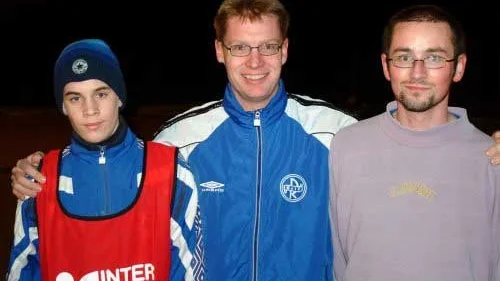 Rumskullas tränare Peter Magnusson flankeras av unge talangen Axel Svensson till vänster och rutinerade liraren Andreas Svensson.