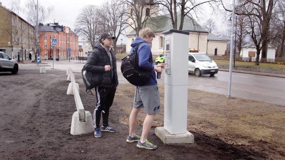 P-biljett. Simon Lundkvist och Daniel Borring har inget emot att betala en tia för parkeringen när de går och tränar.