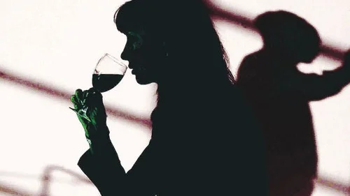 Det dricks mer alkohol i länet. Samtidigt ökar besöken på alkoholpolikliniken i Vimmerby.