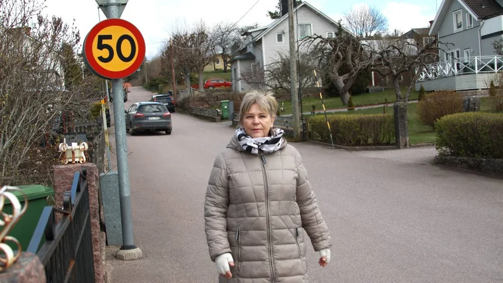 50 blir 40. Kommunstyrelsens ordförande Britt-Marie Johansson (S) uppger att omskyltningen på Dalagatan och andra gator dröjer till nyår.
