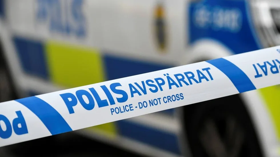 En man i 20-årsåldern hittades livlös i centrala Aneby under torsdagsmorgonen.