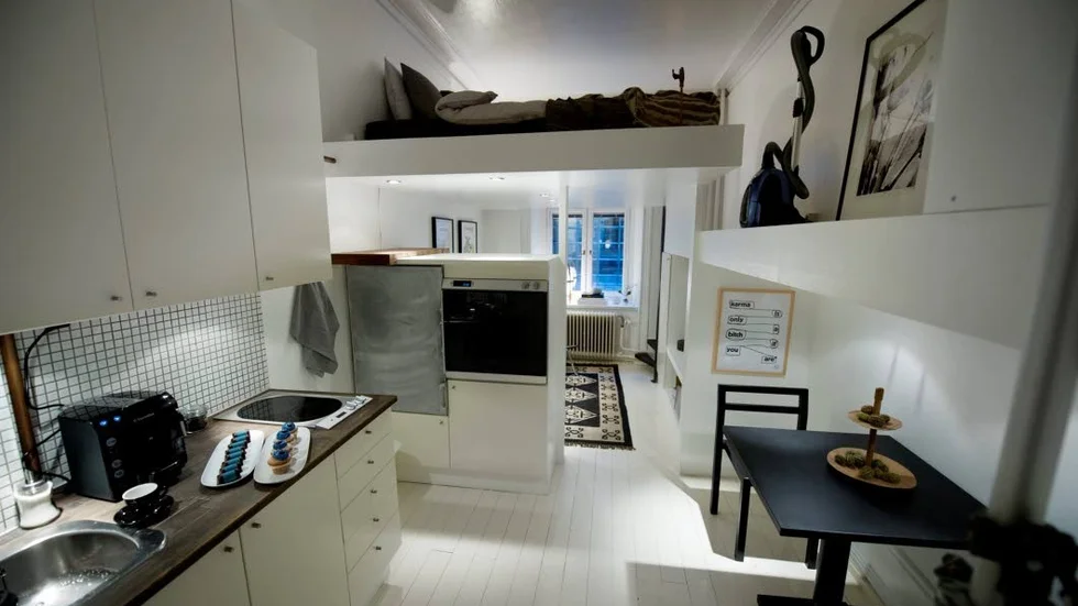 Bostadsrätterna har sjunkit i pris den senaste tiden och kostar nu lika mycket som för ett år sedan.