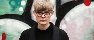 Stilsäker debut om orimliga krav