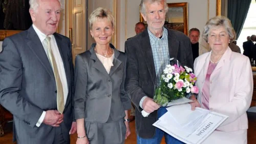 Rolf Wirtén och landshövding Elisabeth Nilsson gav Göran Bergengren årets kulturpris 2012.