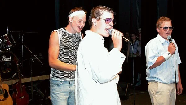 Orden "en gång till" ekade i lokalen sedan Daniel, Simon och Joakim showat.