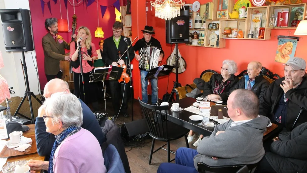 Bandet Homeless stod för lite musikalisk inramning.
