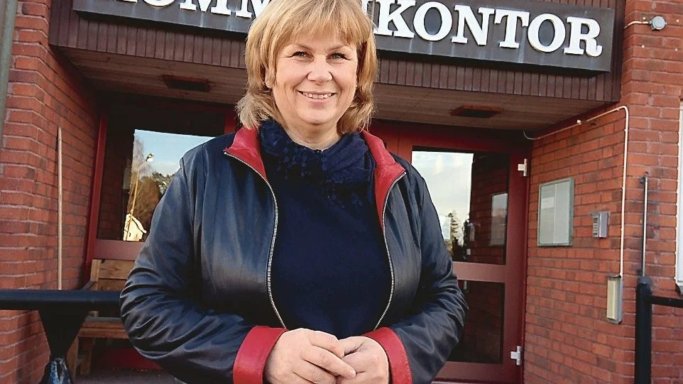 Lotta Engdahl byter Kinda mot Ydre. Från och med nu är hon tillförordnad barn- och utbildningschef.