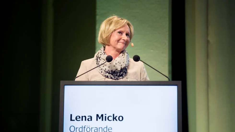 Lena Micko. På rätt spår.