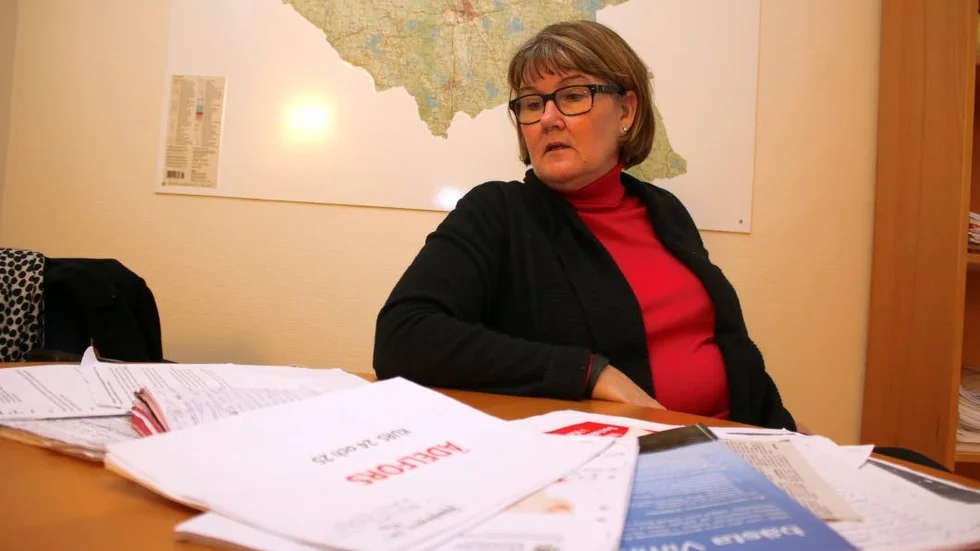 Helen NIlsson (S) hänvisar till SKL:s praxis för vilka politiker som kan kallas för "kommunalråd".
