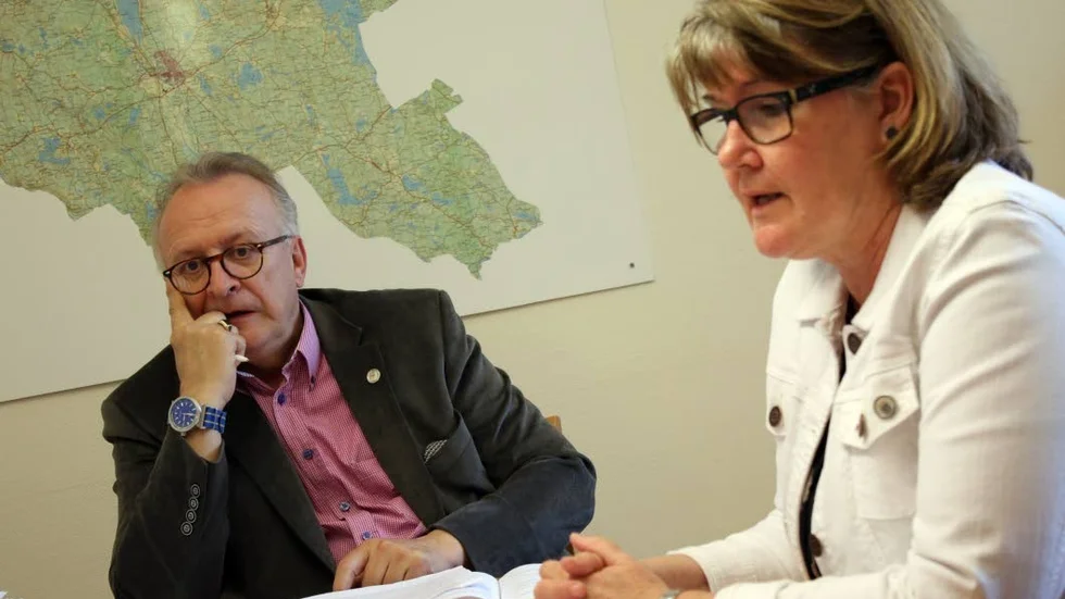 Det före detta moderata kommunalrådet tillsammans med socialdemokraternas kommunalråd  Helen Nilsson.