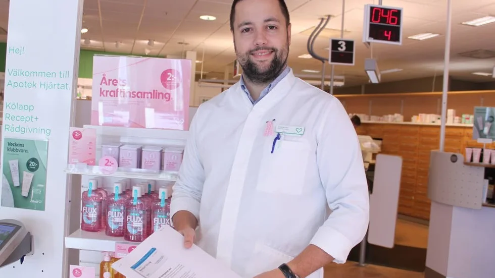 Allt mot springmask är slut även i Vimmerby. Alekandar Bogdanovic, regionchef på Apoteket Hjärtat, har ändå råd och tips att ge.