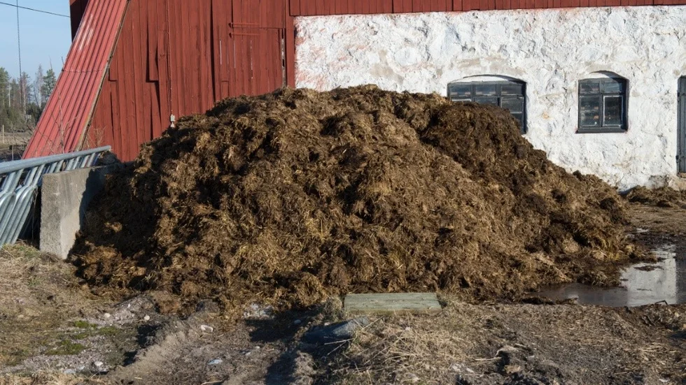 Räddningstjänsten fick rycka ut efter att det börja pyra i en gödselstack. Bilden har inget med händelsen att göra.