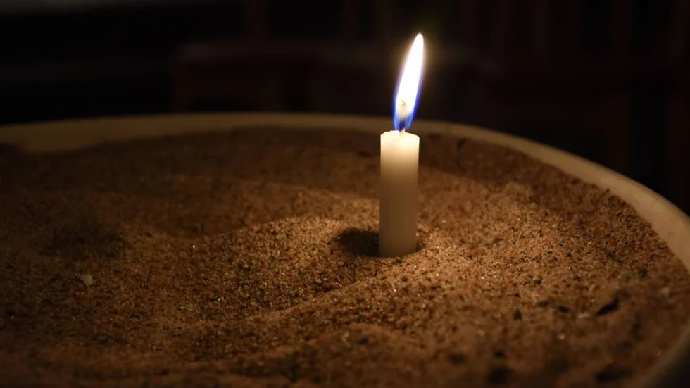 Ljusmanifestation. Visionen är att ingen ska behöva gå självmord om skammen och skulden kring psykisk ohälsa försvinner.