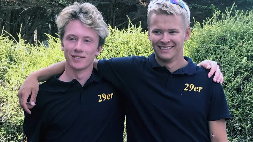 SILVERDUON. Kasper Nordenram och Axel Pantzare, båda studenter på seglargymnasiet i Motala, kom tvåa i EM för 29:er som avgjordes i franska Quiberon.