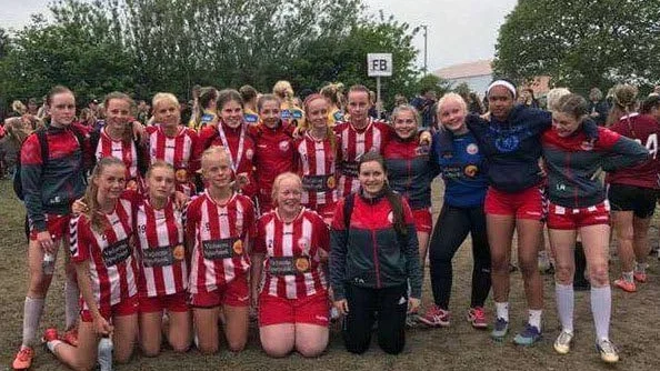 MER GLÄDJE. F02-laget gick till A-slutspel i Hallsberg och föll där mot Göksten med två bollar.
