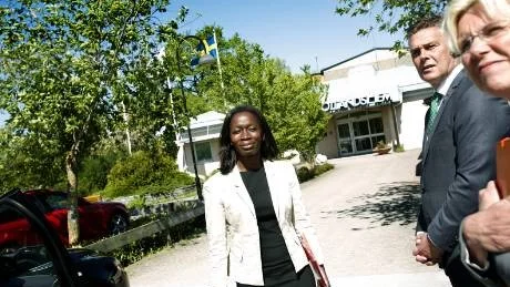 imponerad. Länsstyrelsen, här representerad av Peter Molin och Kicki Scheller, hade bjudit in jämställdhetsminister Nyamko Sabuni för att prata om möjligheten för länsstyrelsen på ön att bli samordnare för samtliga länsstyrelsens arbete med jämställdhetsintegration.