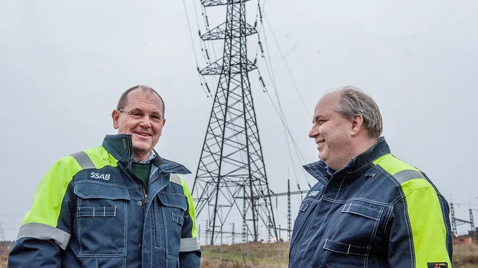 SSAB vill ha ny giganttisk kraftledning för att försörja planerande ljusbågsugnen. På bilden SSAB:s  Jacob Sandberg och Niclas Westin när planerna presenterades 2017.