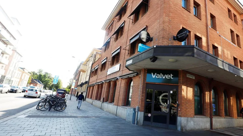 Här i hörnet Kungsgatan 5/Kyrkogatan har Cykelmannen gått till attack. Har du sett något hoppas polisen att du hör av dig.