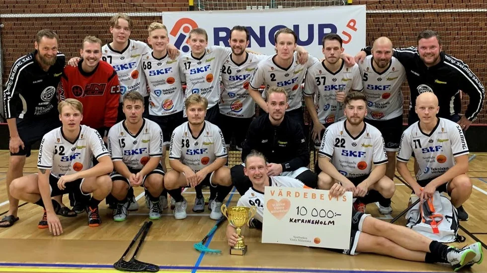 Övre rad från vänster: Jimmie Blomqvist Rosenberg, Andreas Sjöberg, Hampus Andersson, David Eriksson, Jani Pyykönen, Martin Kristensson, Anton Jonsson, Jesper Kangosjärvi, Joel Callhammar, Peter Sandberg. 

Undre raden: Fredric Lindqvist, Niklas Davidsson, Jacob Milde, August Härnström, Anton Fredriksson, Hampus Sjöblom, Gustaf Winterros Malmsten.