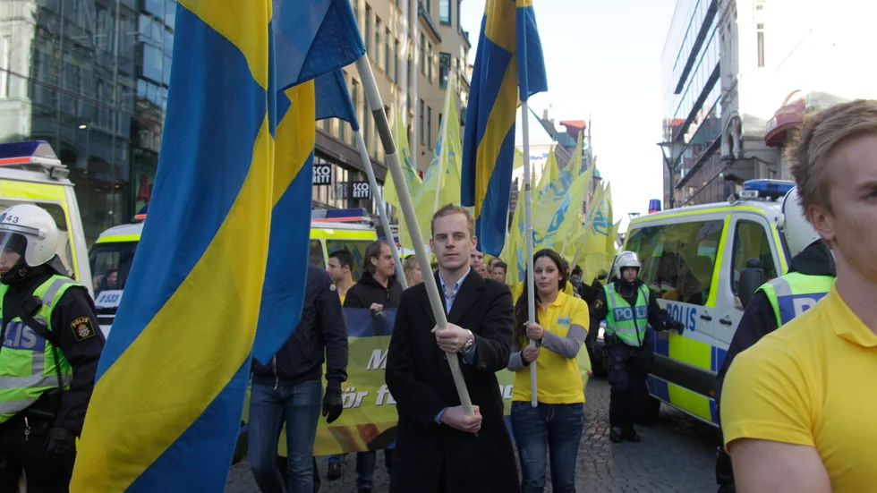 Partiledaren Gustav Kasselstrand vid en manifestation på Norrmalmstorg i Stockholm förra året.