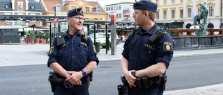 Polisen om studentflaken i Linköping: "Kommer tömma flak där studenter inte följer reglerna" • Flakvärd blir ett krav