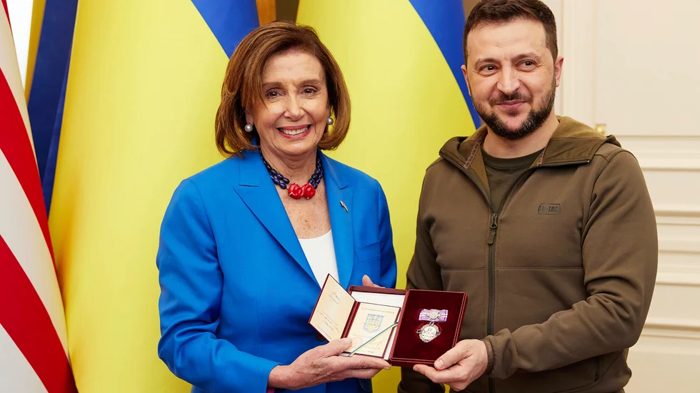 Representanthusets talman Nancy Pelosi träffar Ukrainas president Volodymyr Zelenskyj i Kiev.