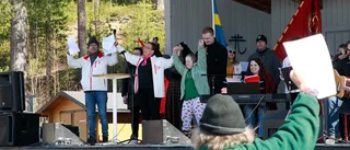 Brandtal under röda fanor i Lomtjärnsparken: "I våra demonstrationståg bär vi med oss Ukraina"