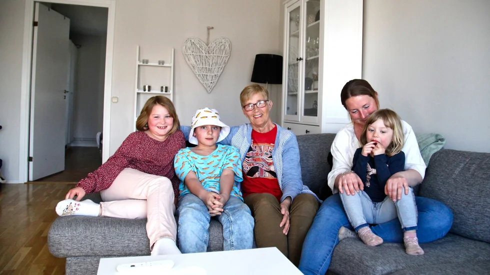 Familjen Pettersson/Rojas har fått en mormor att spendera kvalitetstid med. 