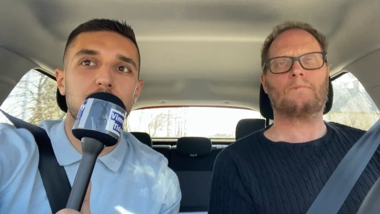 Haris Dreco och Torbjörn Allvin snackar upp kvällens speedwaypremiär, där Dackarna ställs mot Piraterna på bortaoval.
