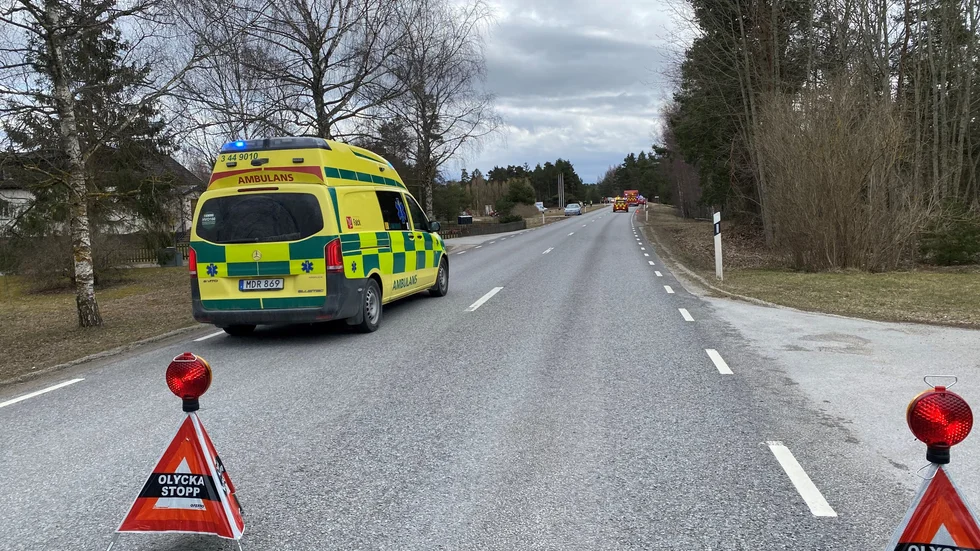 Ambulans, polis och räddningstjänst kallades till en trafikolycka på fredagseftermiddagen.