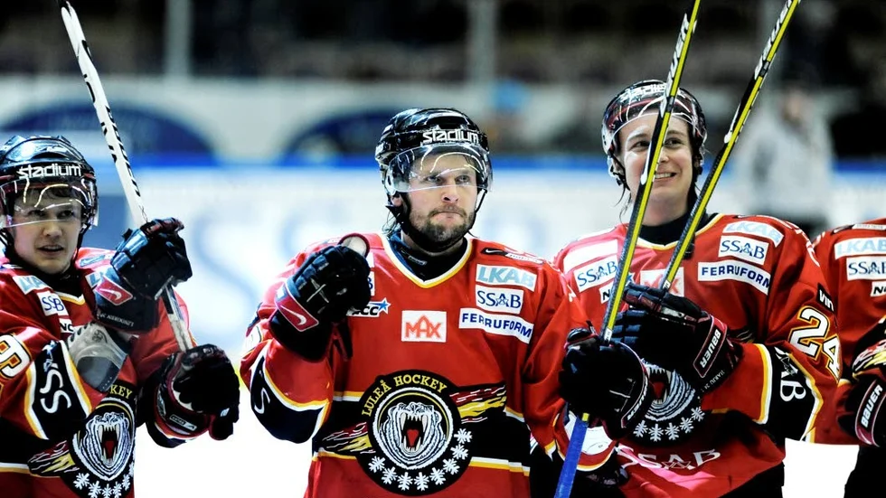 I Luleåtröjan. Mats Lavander (mitten) tillsammans med Viktor Lindgren och Johan Harju säsongen 2008/2009 i Luleå Hockey.