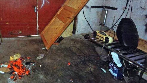 Tortyrkammare. Här, i ett garage i Luleå, ska den utsatta kvinnan ha plågats både fysiskt och psykiskt av en 36-årig man.
