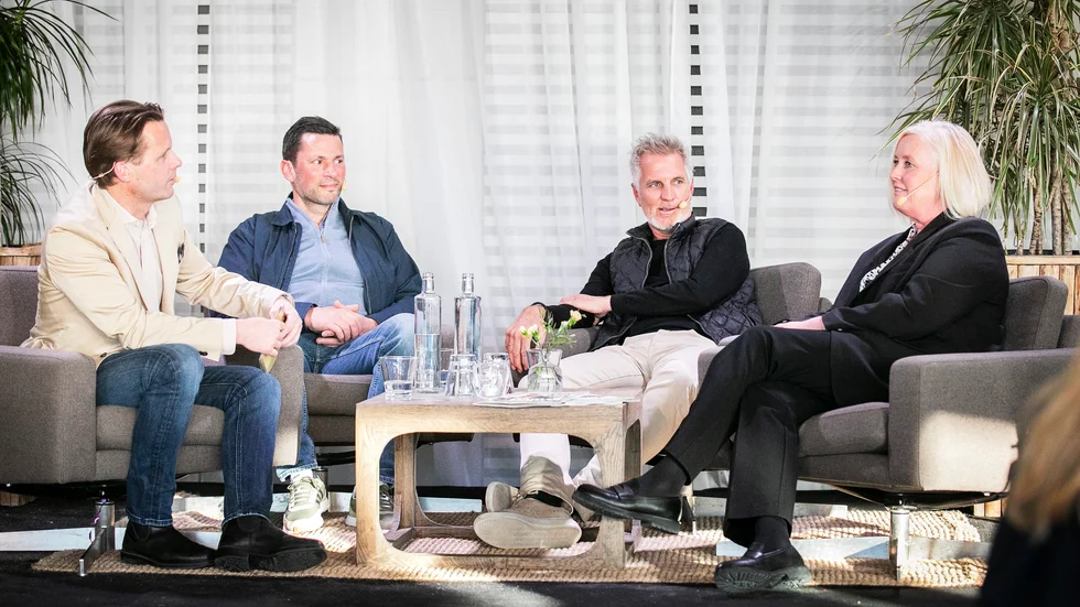 Mats Pettersson (längst till vänster) kunde på torsdagskvällen fira fem år på dagen efter att det första programmet av Mediabaren ägde rum. Som gäster hade han Danyel Couet, Bobbo Werkelin och Carina Hammander.