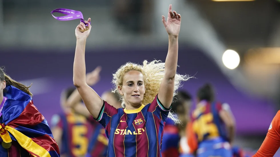 Kheira Hamraoui, här som Barcelonaspelare 2021, misshandlades av maskerade män i november förra året. Nu har fransk polis gripit tre män som misstänks vara inblandade i attacken. Arkivbild.