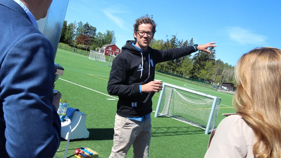 Erik Egir är ordförande för Ekängens IF, som bildades år 2009. Föreningen har ännu ingen klubbstuga, men snart sätts spaden i marken. "Det är direkt avgörande för vår överlevnad", säger han.