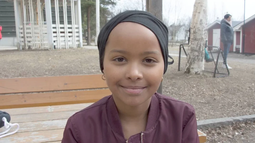 Slime-expert. Nioåriga Bianca från Luleå har testat göra den nya slimen flera gånger. Hon hade tur och fick tag på rätt lim när det just kommit en ny sändning till leksaksbutiken.