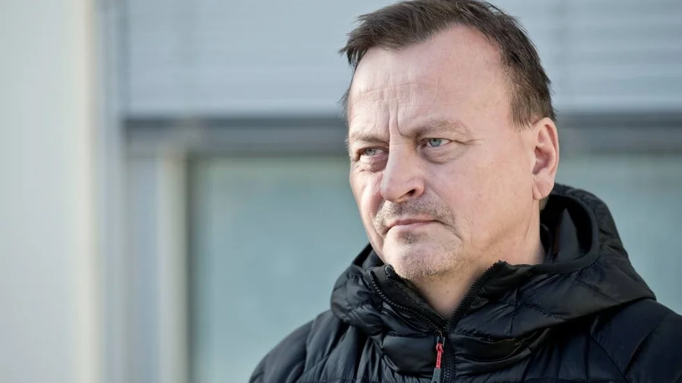 Kriminalkommissarie Aron Backman säger att fynd på kroppen gör att polisen nu går vidare med en mordutredning.