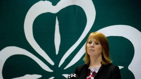 Centerledaren Annie Lööfs egen ingångslön som partiledare är 151?000 kronor i månaden. Detta är något mer än vad hon kan tänka sig att en ny undersköterska är värd - i årslön.