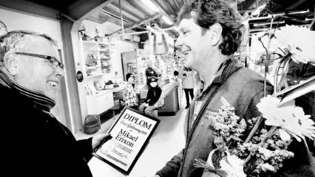GT:s redaktionschef Ulf Hammarlund och Årets gotlänning 2011 - Mikael Erixon.