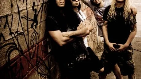 Fatal Smile. Gitarristen Y, trummisen Philthy, basisten Alx och sångaren Blade uppträder på GA:s Rockskallen.Foto: Roberto Villandiego/KERRANG MAGAZINE