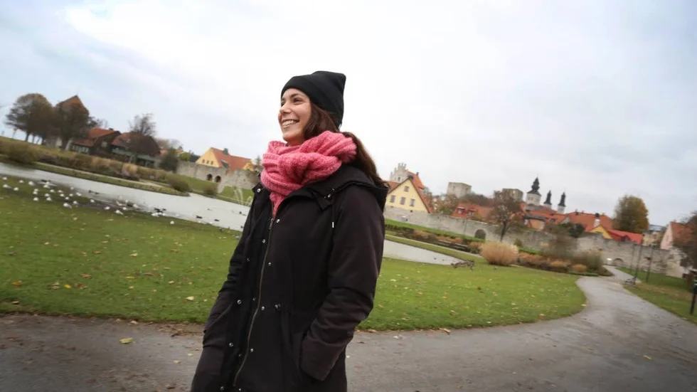 Lugnet. Singer-songwritern Clara Strauch flyttade i mars tillbaka till Gotland får att fokusera på musiken, efter att ha bott i USA i flera år.