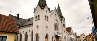 Teatern måste renvoreras för en miljon kronor