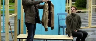 "Vi klarar oss från konkurs... kanske"