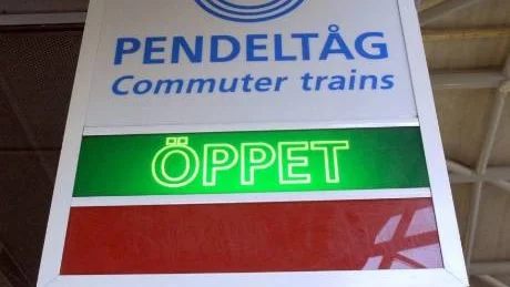 Stockholmarna har ett väl utbyggt kollektivtrafiknät, så frågan är hur många som egentligen har avdragsrätt för sina arbetsresor med bil. Arkivbild: Tomas Oneborg/Scanpix