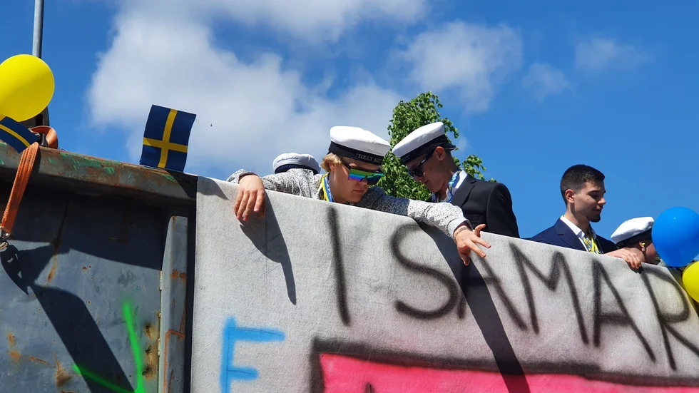 Solglasögon nödvändiga på studentens fina väder