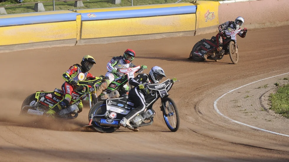 Ett reservbetonat Griparna föll mot Smålänningarna med 37-53 under söndagen.