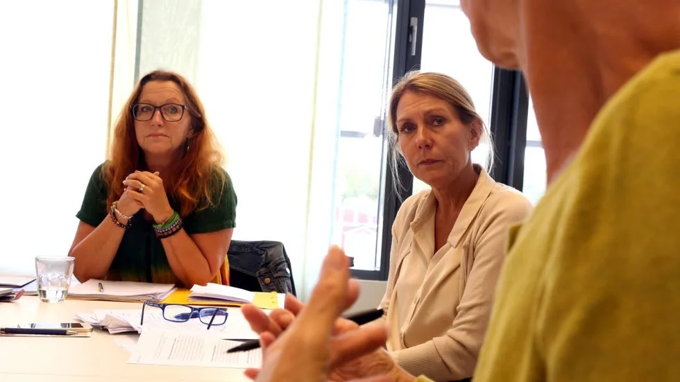 Från vänster: Socialnämndens ordförande Maria Björkman och förvaltningsdirektören Marika Gardell.